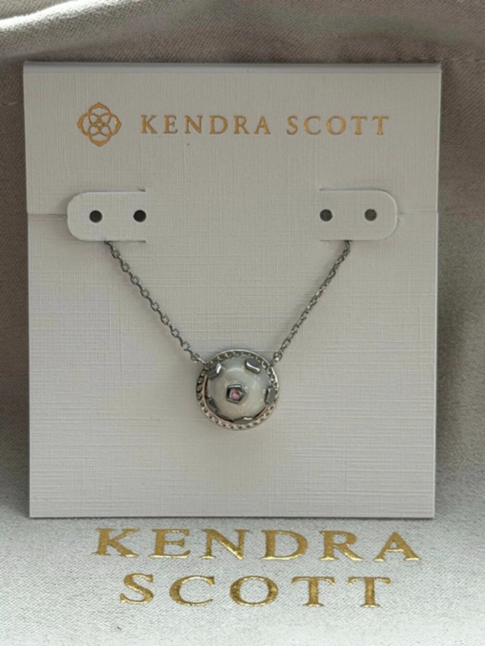 Kendra Scott pendant necklace
